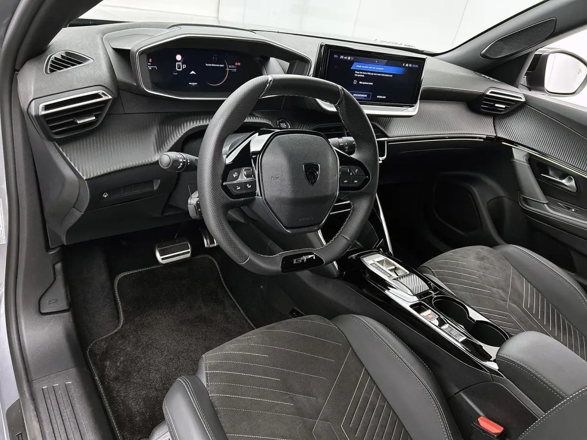 1.2 Hybrid 145 GT | Elektrische Bestuurderstoel | Verwarmbare Voorstoelen | Navigatie | Dode Hoek Bewaking | Camera Voor + Achter | Adaptieve Cruise Control |
