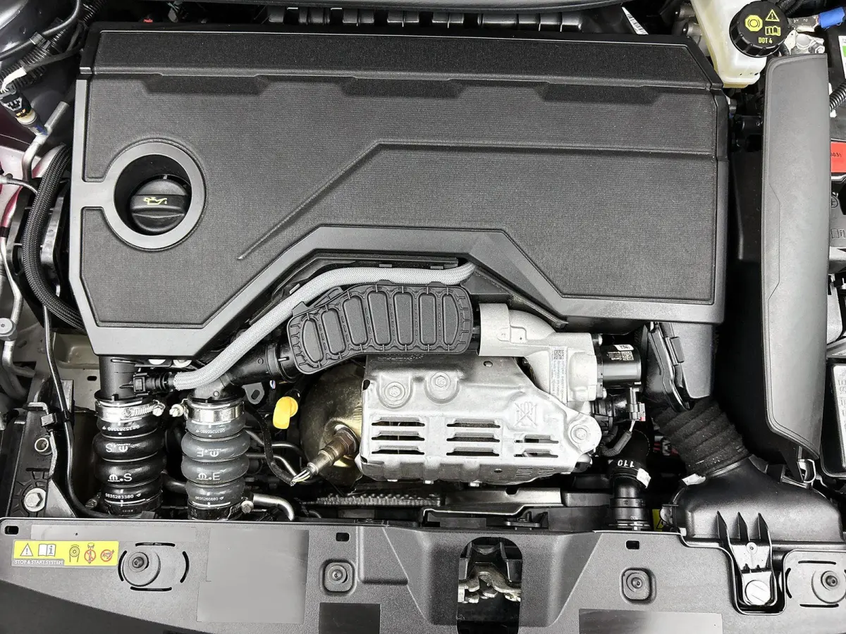 1.2 Hybrid 145 GT | Elektrische Bestuurderstoel | Verwarmbare Voorstoelen | Navigatie | Dode Hoek Bewaking | Camera Voor + Achter | Adaptieve Cruise Control |