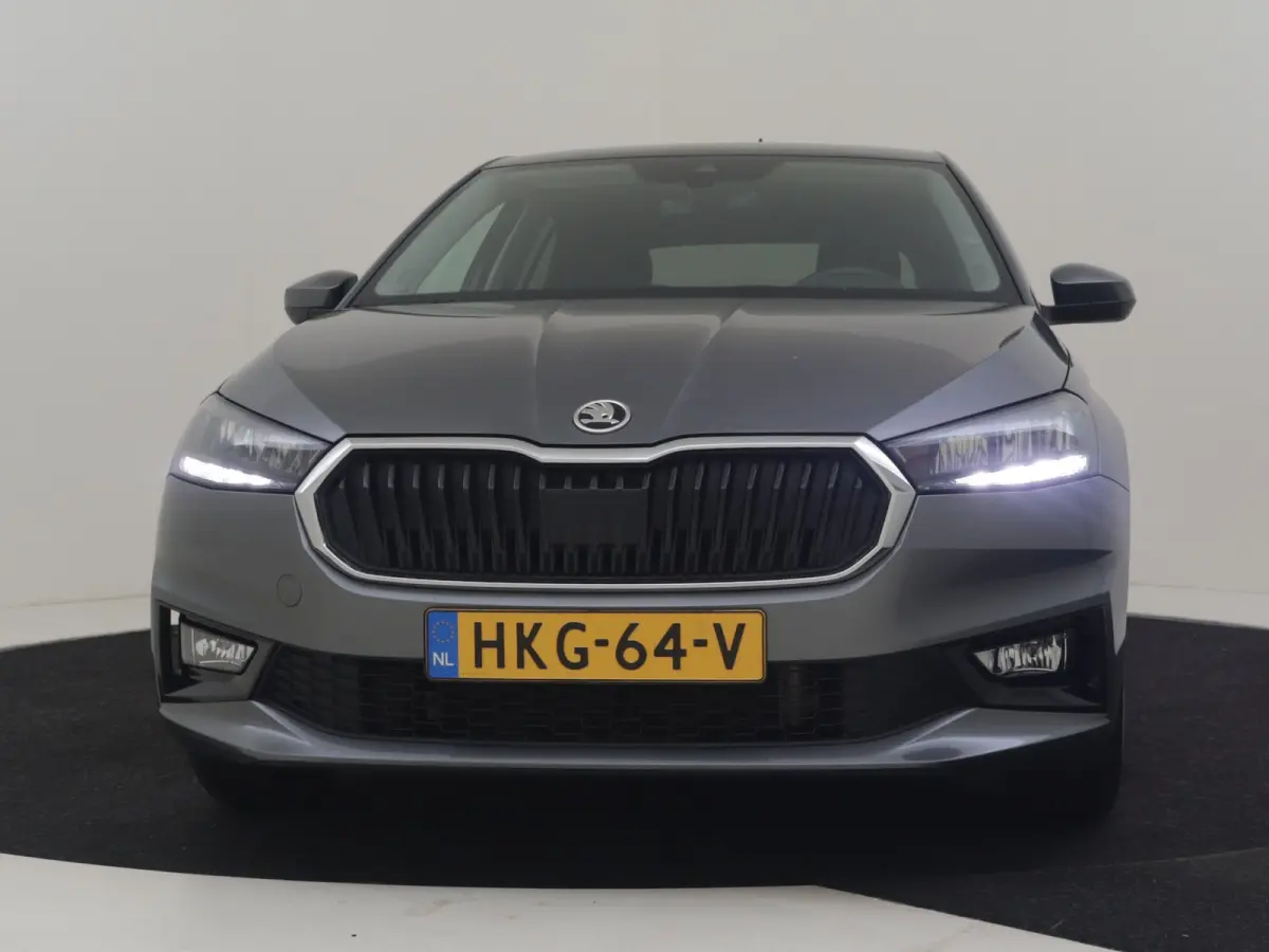1.0 TSI Selection l Parkeersensoren l Apple Car play / Android l Digital Dash l Metallic lak l Cr Control l Full LED l