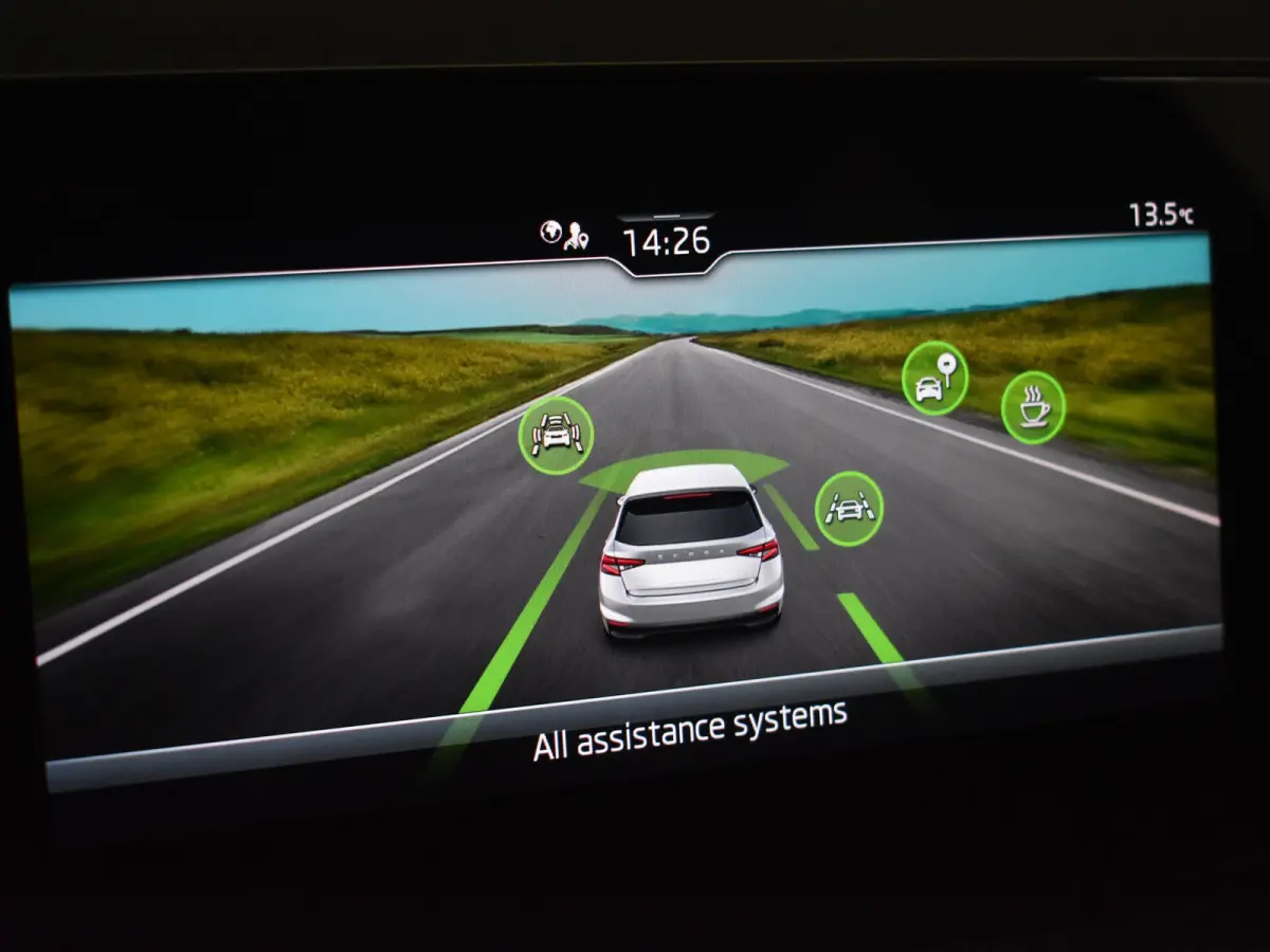 1.0 TSI Selection l Parkeersensoren l Apple Car play / Android l Digital Dash l Metallic lak l Cr Control l Full LED l