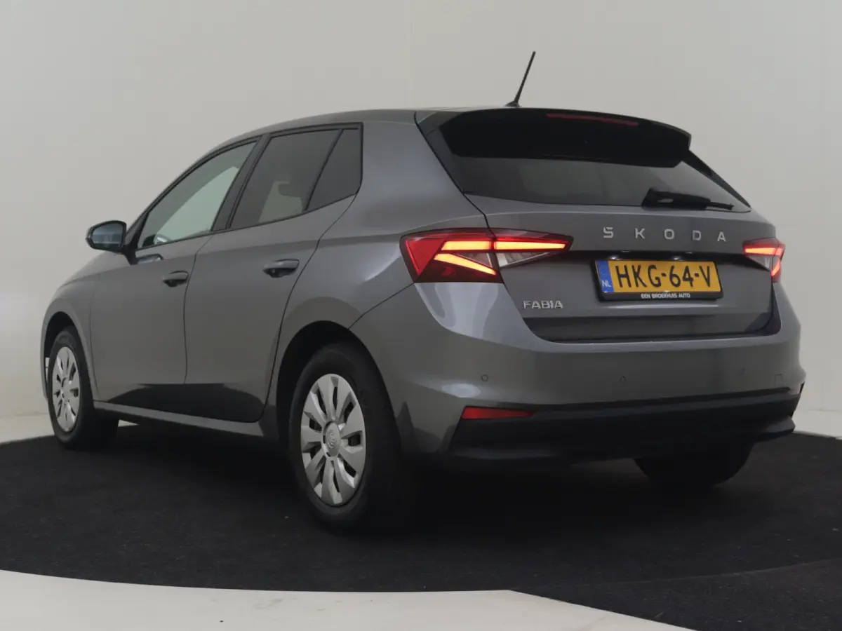 1.0 TSI Selection l Parkeersensoren l Apple Car play / Android l Digital Dash l Metallic lak l Cr Control l Full LED l