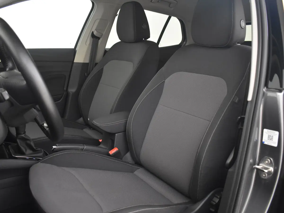 1.0 TSI Selection l Parkeersensoren l Apple Car play / Android l Digital Dash l Metallic lak l Cr Control l Full LED l