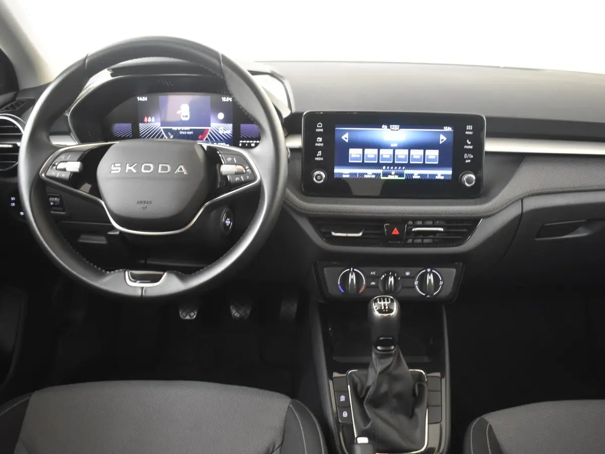 1.0 TSI Selection l Parkeersensoren l Apple Car play / Android l Digital Dash l Metallic lak l Cr Control l Full LED l