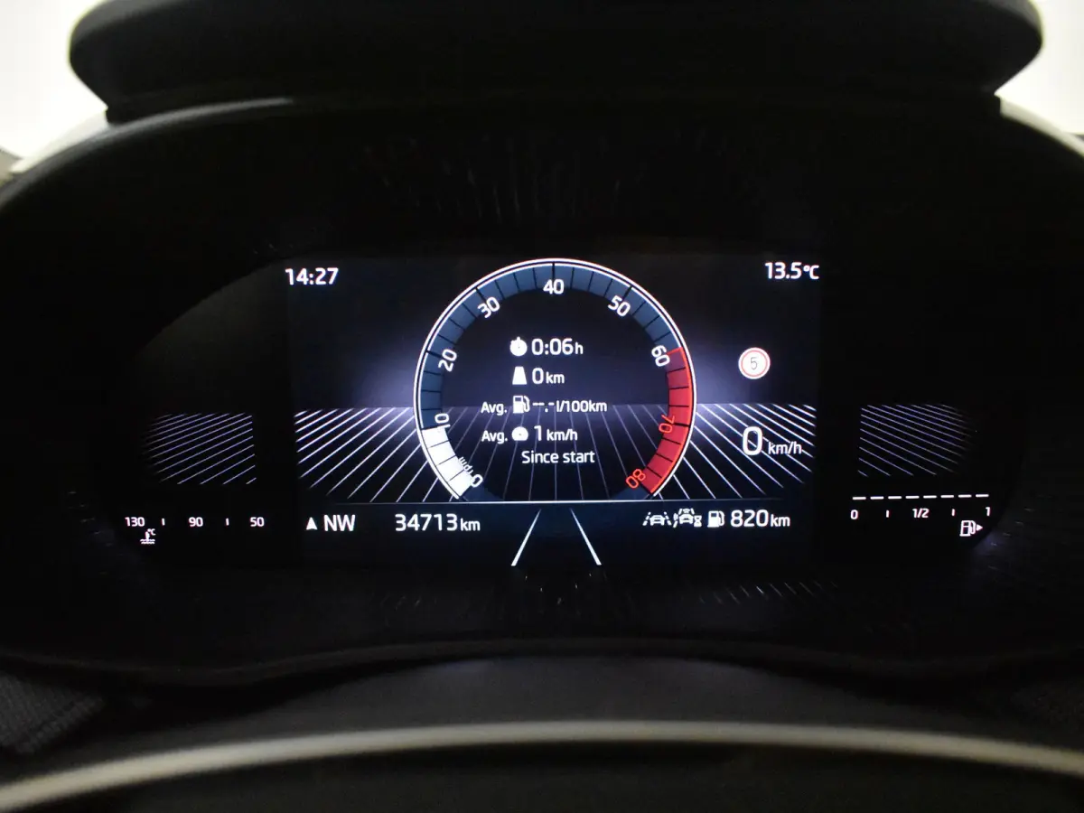 1.0 TSI Selection l Parkeersensoren l Apple Car play / Android l Digital Dash l Metallic lak l Cr Control l Full LED l