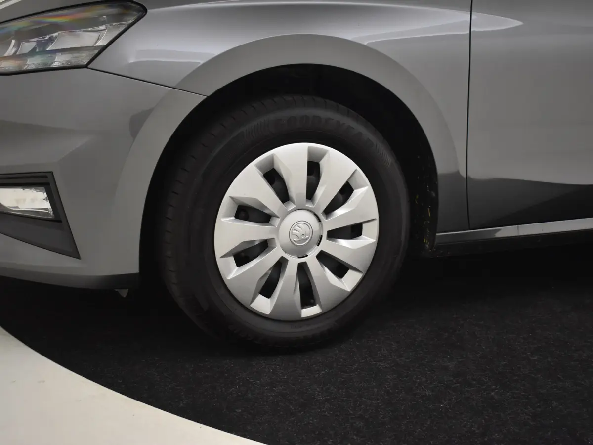 1.0 TSI Selection l Parkeersensoren l Apple Car play / Android l Digital Dash l Metallic lak l Cr Control l Full LED l