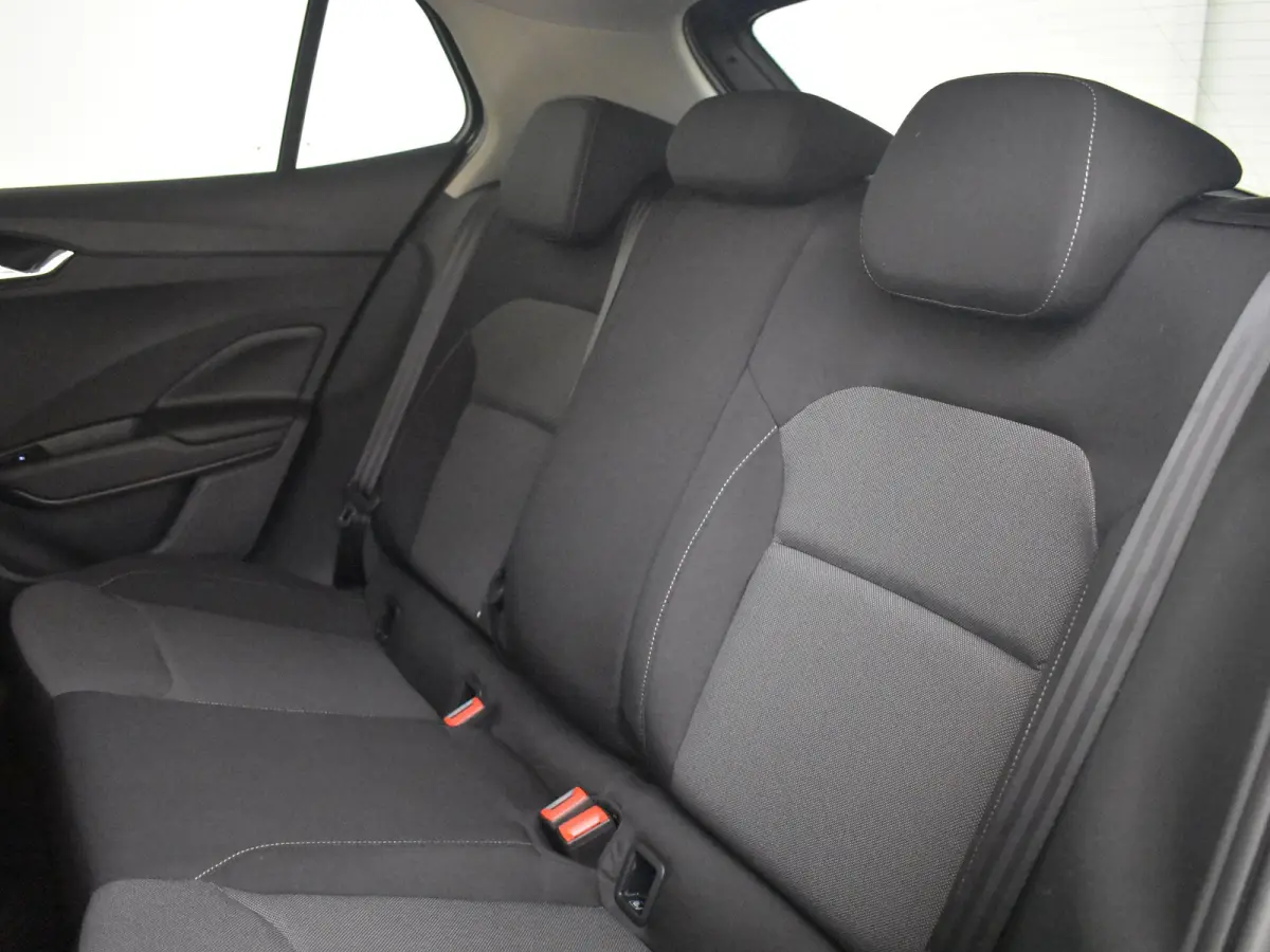 1.0 TSI Selection l Parkeersensoren l Apple Car play / Android l Digital Dash l Metallic lak l Cr Control l Full LED l