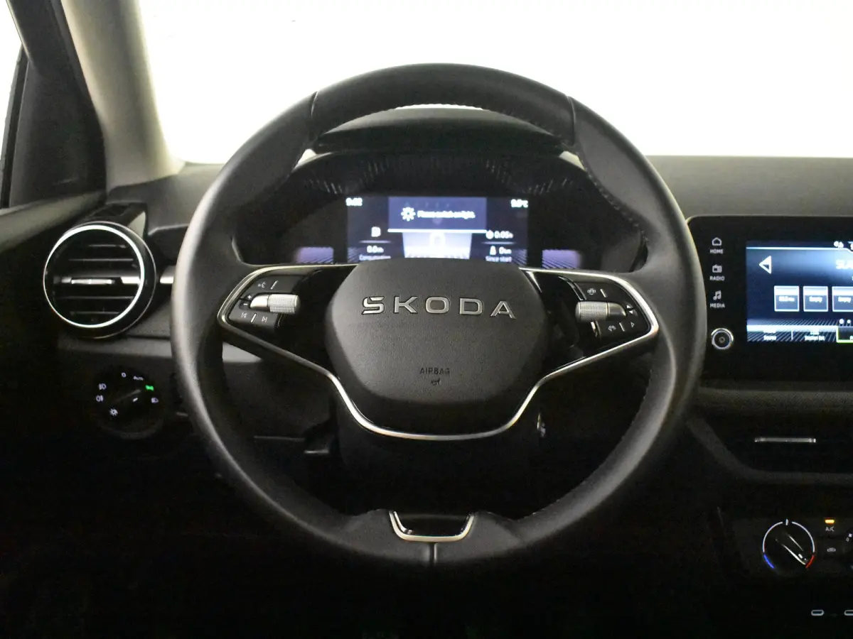 1.0 TSI Selection l Parkeersensoren l Apple Car Play / Android l Metallic lak l Multifunct. Stuur l Full LED l Digital Dash l