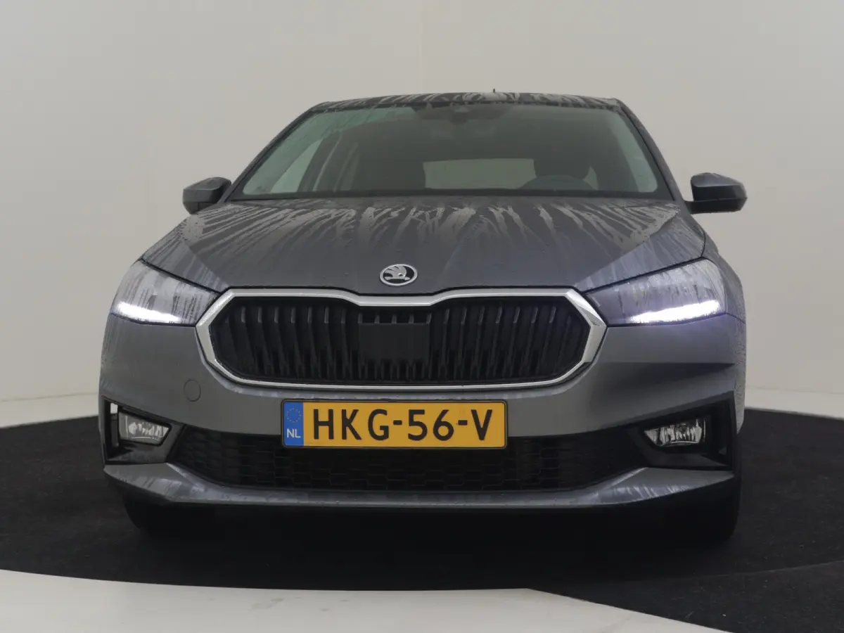 1.0 TSI Selection l Parkeersensoren l Apple Car Play / Android l Metallic lak l Multifunct. Stuur l Full LED l Digital Dash l
