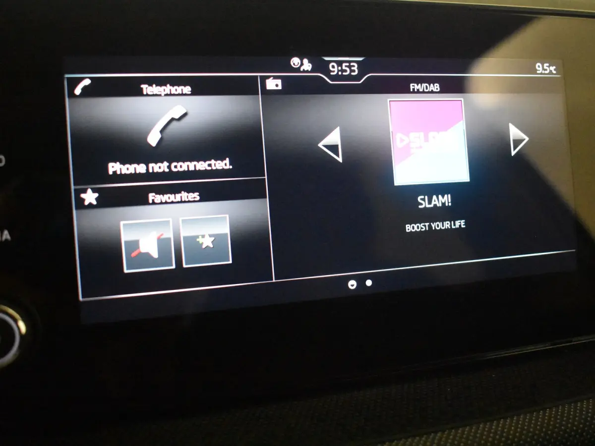 1.0 TSI Selection l Parkeersensoren l Apple Car Play / Android l Metallic lak l Multifunct. Stuur l Full LED l Digital Dash l