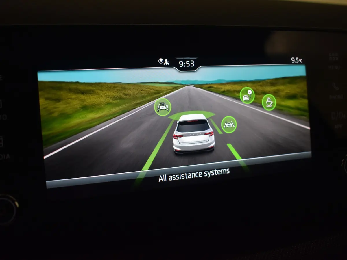 1.0 TSI Selection l Parkeersensoren l Apple Car Play / Android l Metallic lak l Multifunct. Stuur l Full LED l Digital Dash l