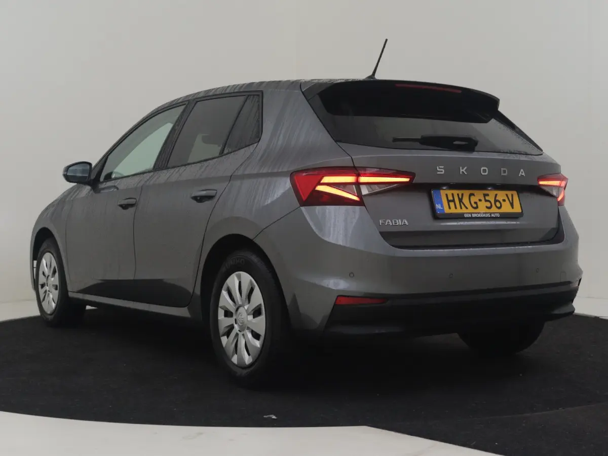 1.0 TSI Selection l Parkeersensoren l Apple Car Play / Android l Metallic lak l Multifunct. Stuur l Full LED l Digital Dash l