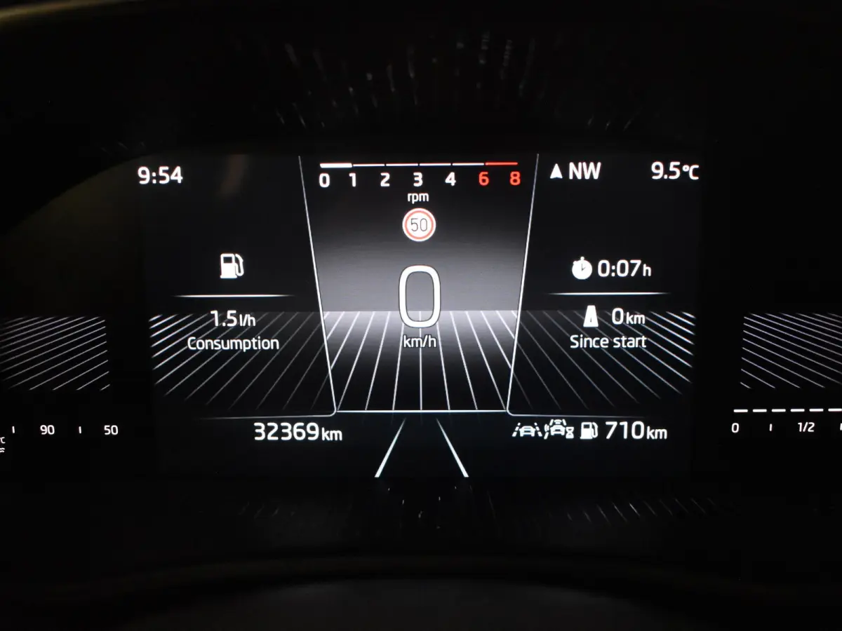 1.0 TSI Selection l Parkeersensoren l Apple Car Play / Android l Metallic lak l Multifunct. Stuur l Full LED l Digital Dash l