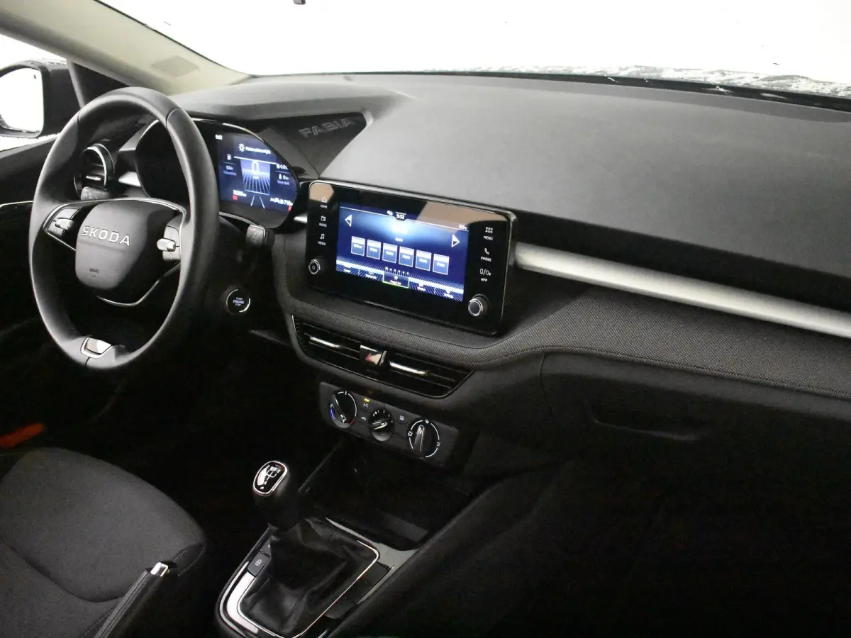 1.0 TSI Selection l Parkeersensoren l Apple Car Play / Android l Metallic lak l Multifunct. Stuur l Full LED l Digital Dash l