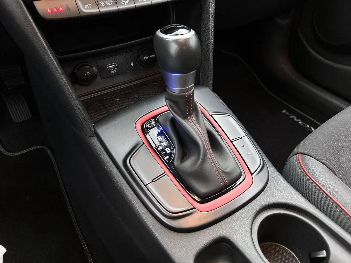1.6 GDI HEV Premium 105 PK | Automaat | Achteruitrij Camera | Climate Control | Cruise Control | Apple Carplay | Android Auto | Lichtmetalen Velgen |