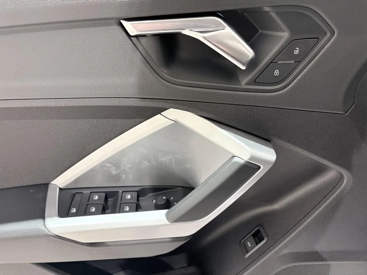 35 TFSI Pro Line business Airco | Achteruitrij camera | Parkeerhulp voor en achter | Cruis control | Panoramisch schuifdak | Navigatie | Bluetooth | Cruise Control | Electronic Climate Contr