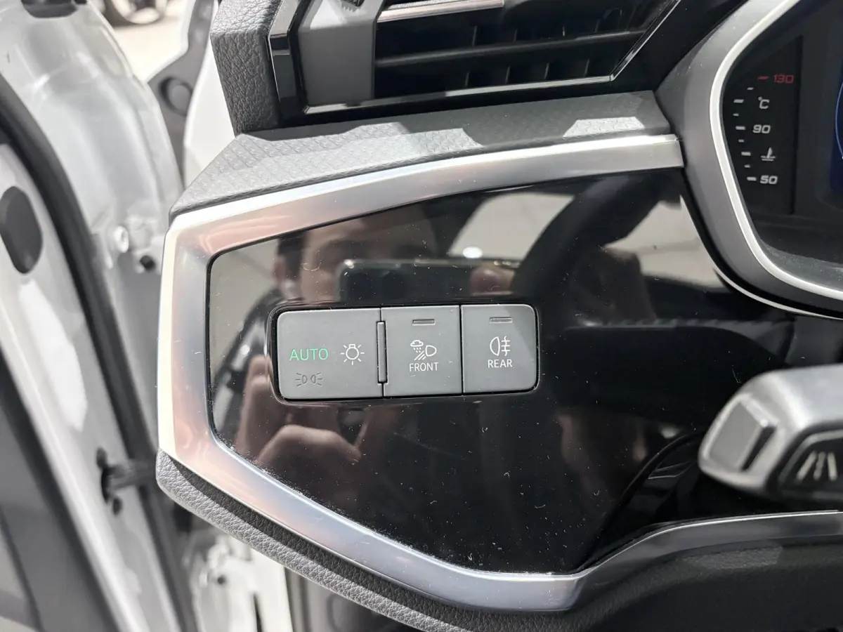 35 TFSI Pro Line business Airco | Achteruitrij camera | Parkeerhulp voor en achter | Cruis control | Panoramisch schuifdak | Navigatie | Bluetooth | Cruise Control | Electronic Climate Contr