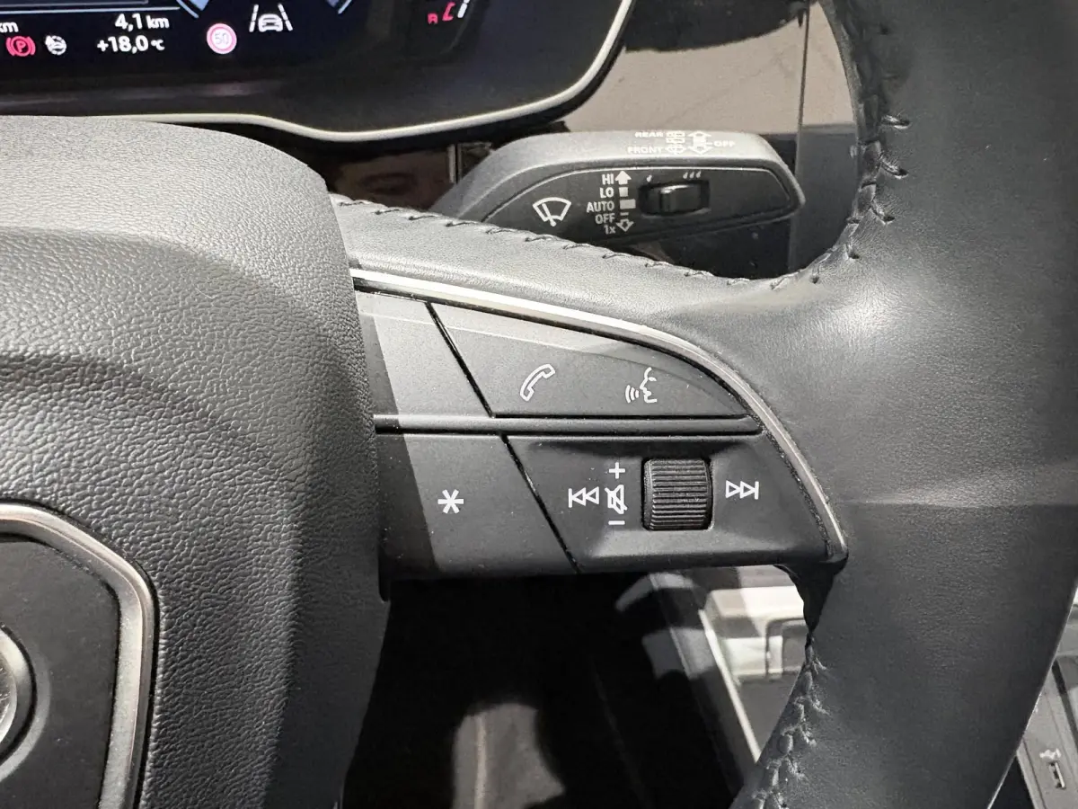 35 TFSI Pro Line business Airco | Achteruitrij camera | Parkeerhulp voor en achter | Cruis control | Panoramisch schuifdak | Navigatie | Bluetooth | Cruise Control | Electronic Climate Contr