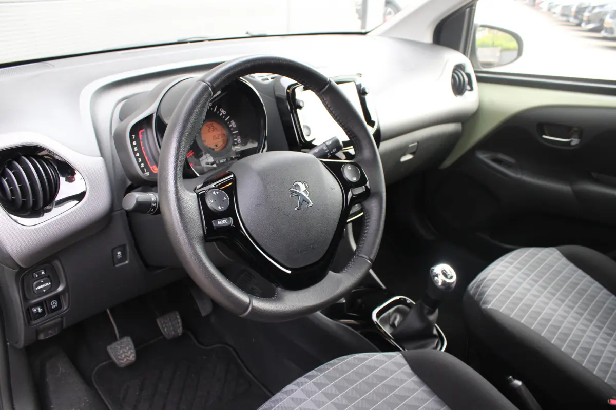 1.0 e-VTi Allure | Navi by app | Apple carplay | Camera | LED | Mistlampen | NL auto | 15.000km |