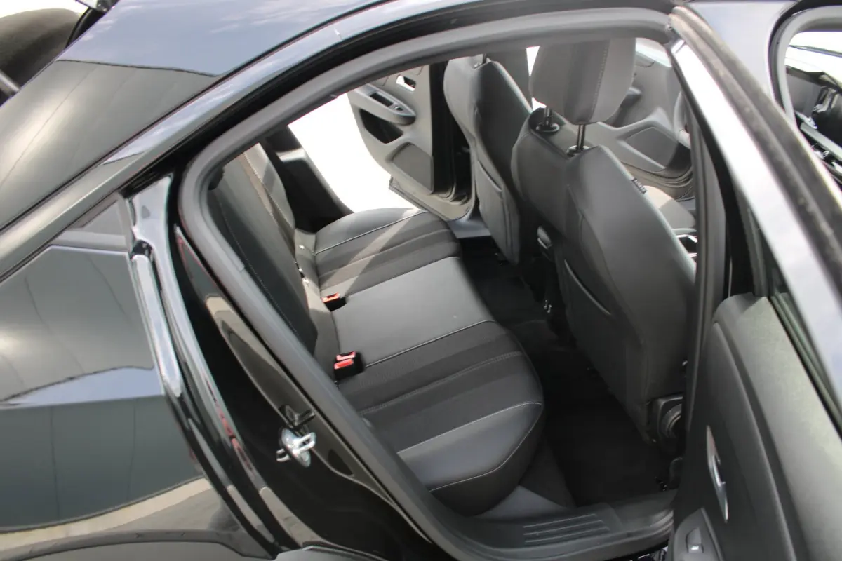 1.2 Turbo GS AUTOMAAT VAN € 23.950 VOOR € 21500