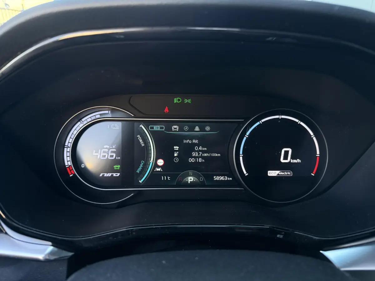 ExecutiveLine 64 kWh 17"/SOH 100%/Leder + memory/Schuif-kanteldak/Stuur + stoelverwarming v+a + koeling v/Dodehoek/Keyless/Apple Carplay & Android Auto
