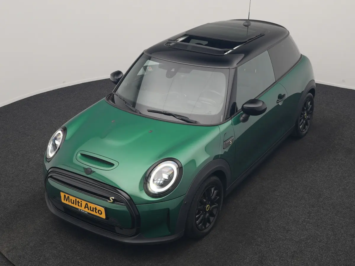 SE 33 kWh 184pk Dealer O.H. | SOH 95,9% | Panodak | Head Up | Warmtepomp | Camera | Harman / Kardon | Lederen Sportstoelen Verwarmd | Sfeerverlichting | Keyless | Apple Carplay | Navigatie |