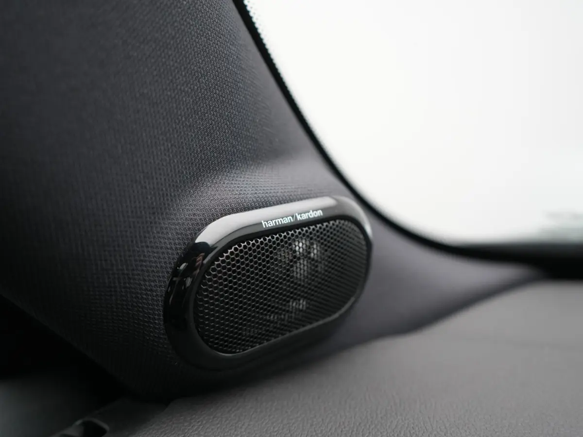 SE 33 kWh 184pk Dealer O.H. | SOH 95,9% | Panodak | Head Up | Warmtepomp | Camera | Harman / Kardon | Lederen Sportstoelen Verwarmd | Sfeerverlichting | Keyless | Apple Carplay | Navigatie |