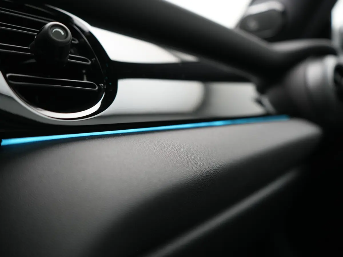 SE 33 kWh 184pk Dealer O.H. | SOH 95,9% | Panodak | Head Up | Warmtepomp | Camera | Harman / Kardon | Lederen Sportstoelen Verwarmd | Sfeerverlichting | Keyless | Apple Carplay | Navigatie |