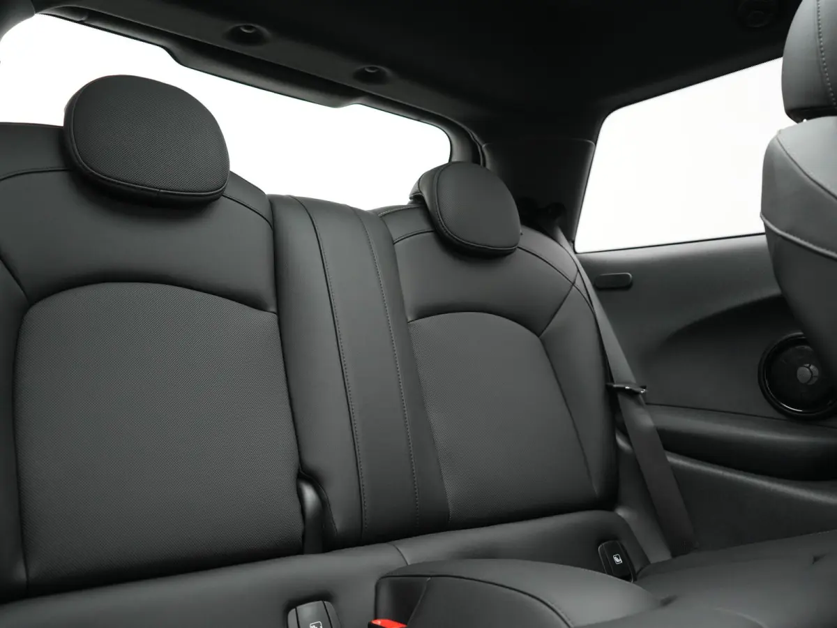 SE 33 kWh 184pk Dealer O.H. | SOH 95,9% | Panodak | Head Up | Warmtepomp | Camera | Harman / Kardon | Lederen Sportstoelen Verwarmd | Sfeerverlichting | Keyless | Apple Carplay | Navigatie |