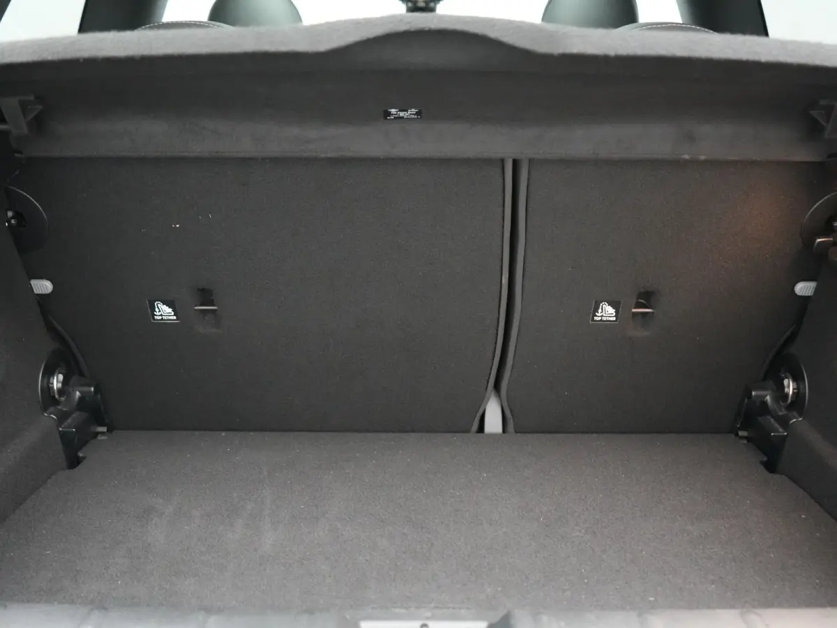 SE 33 kWh 184pk Dealer O.H. | SOH 95,9% | Panodak | Head Up | Warmtepomp | Camera | Harman / Kardon | Lederen Sportstoelen Verwarmd | Sfeerverlichting | Keyless | Apple Carplay | Navigatie |