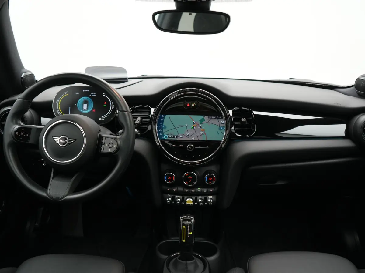 SE 33 kWh 184pk Dealer O.H. | SOH 95,9% | Panodak | Head Up | Warmtepomp | Camera | Harman / Kardon | Lederen Sportstoelen Verwarmd | Sfeerverlichting | Keyless | Apple Carplay | Navigatie |