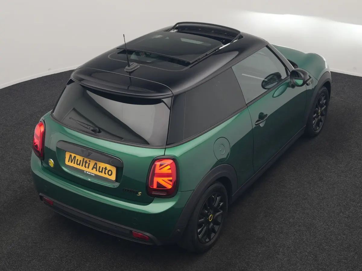 SE 33 kWh 184pk Dealer O.H. | SOH 95,9% | Panodak | Head Up | Warmtepomp | Camera | Harman / Kardon | Lederen Sportstoelen Verwarmd | Sfeerverlichting | Keyless | Apple Carplay | Navigatie |