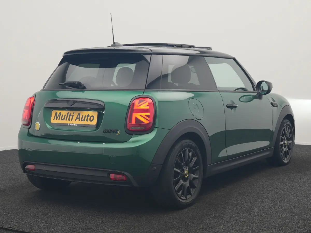 SE 33 kWh 184pk Dealer O.H. | SOH 95,9% | Panodak | Head Up | Warmtepomp | Camera | Harman / Kardon | Lederen Sportstoelen Verwarmd | Sfeerverlichting | Keyless | Apple Carplay | Navigatie |