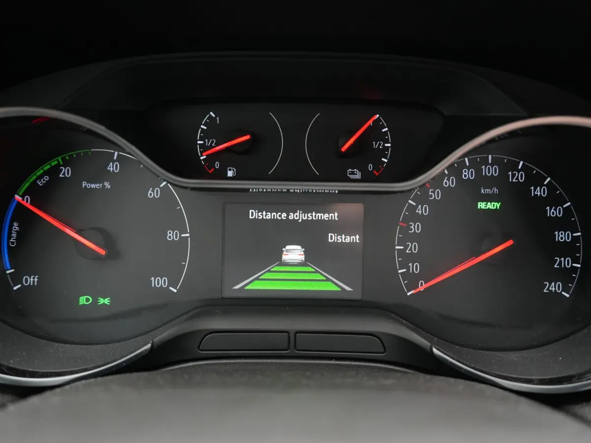 1.6 Turbo Ultimate PHEV 225pk Dealer O.H. | Trekhaak Afn. | Adaptive Cruise | 360 Camera | Lederen Sportstoelen Memory & Ventilatie | Keyless | BLIS | Stoelverwarming | Apple Carplay | Navig