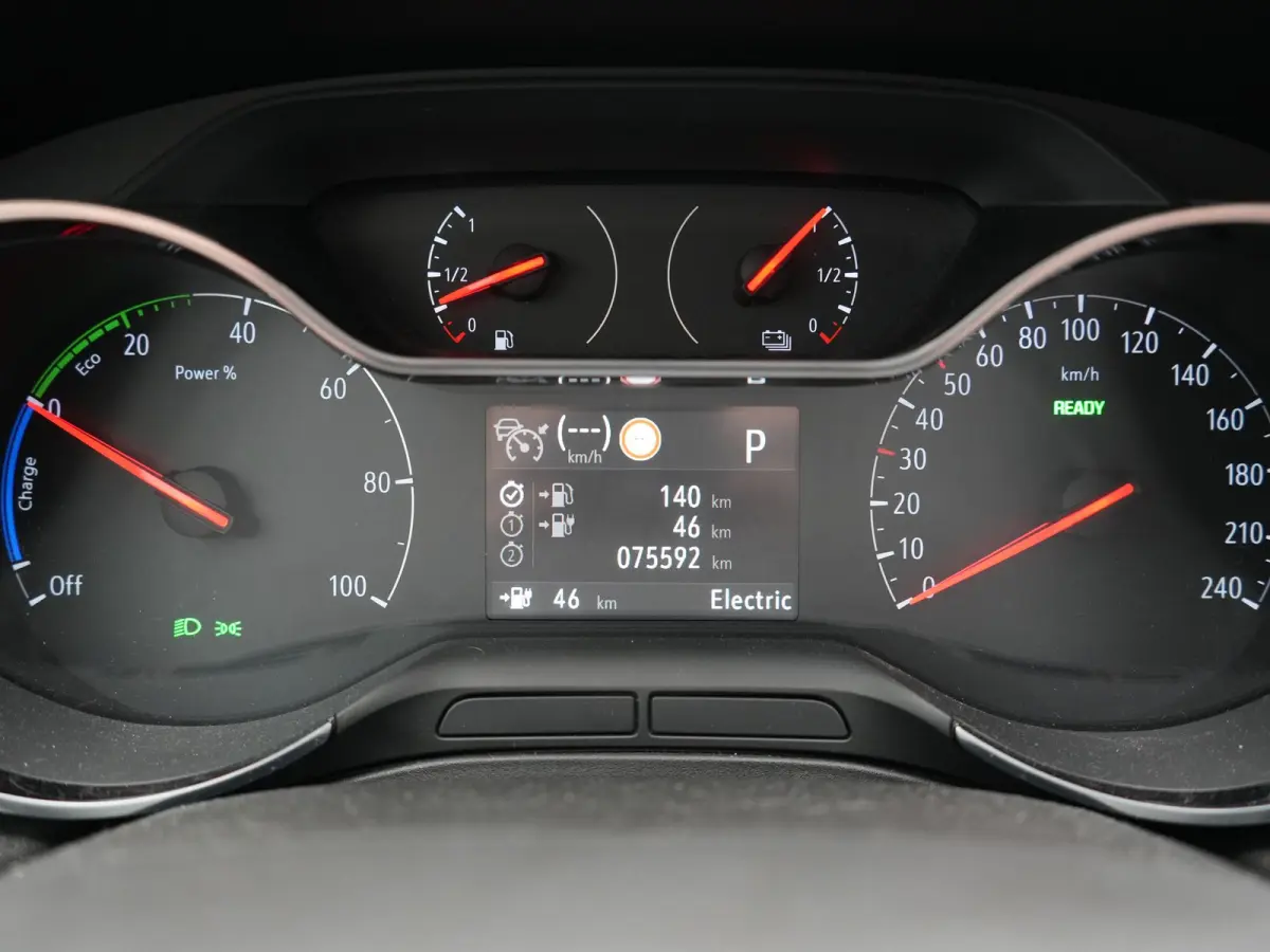 1.6 Turbo Ultimate PHEV 225pk Dealer O.H. | Trekhaak Afn. | Adaptive Cruise | 360 Camera | Lederen Sportstoelen Memory & Ventilatie | Keyless | BLIS | Stoelverwarming | Apple Carplay | Navig