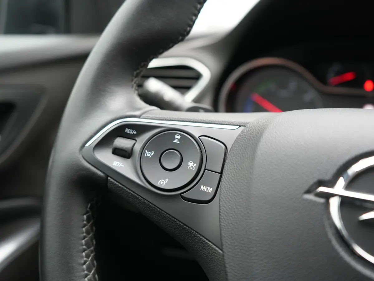 1.6 Turbo Ultimate PHEV 225pk Dealer O.H. | Trekhaak Afn. | Adaptive Cruise | 360 Camera | Lederen Sportstoelen Memory & Ventilatie | Keyless | BLIS | Stoelverwarming | Apple Carplay | Navig