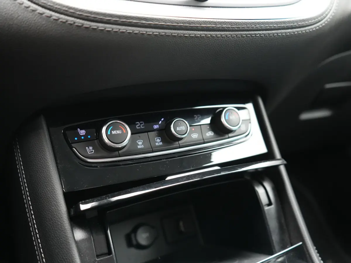 1.6 Turbo Ultimate PHEV 225pk Dealer O.H. | Trekhaak Afn. | Adaptive Cruise | 360 Camera | Lederen Sportstoelen Memory & Ventilatie | Keyless | BLIS | Stoelverwarming | Apple Carplay | Navig