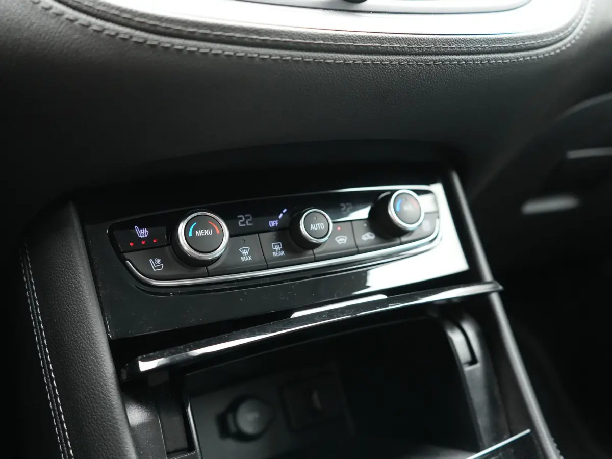1.6 Turbo Ultimate PHEV 225pk Dealer O.H. | Trekhaak Afn. | Adaptive Cruise | 360 Camera | Lederen Sportstoelen Memory & Ventilatie | Keyless | BLIS | Stoelverwarming | Apple Carplay | Navig