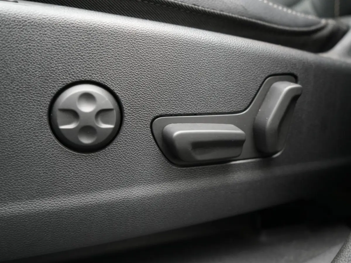 1.6 Turbo Ultimate PHEV 225pk Dealer O.H. | Trekhaak Afn. | Adaptive Cruise | 360 Camera | Lederen Sportstoelen Memory & Ventilatie | Keyless | BLIS | Stoelverwarming | Apple Carplay | Navig