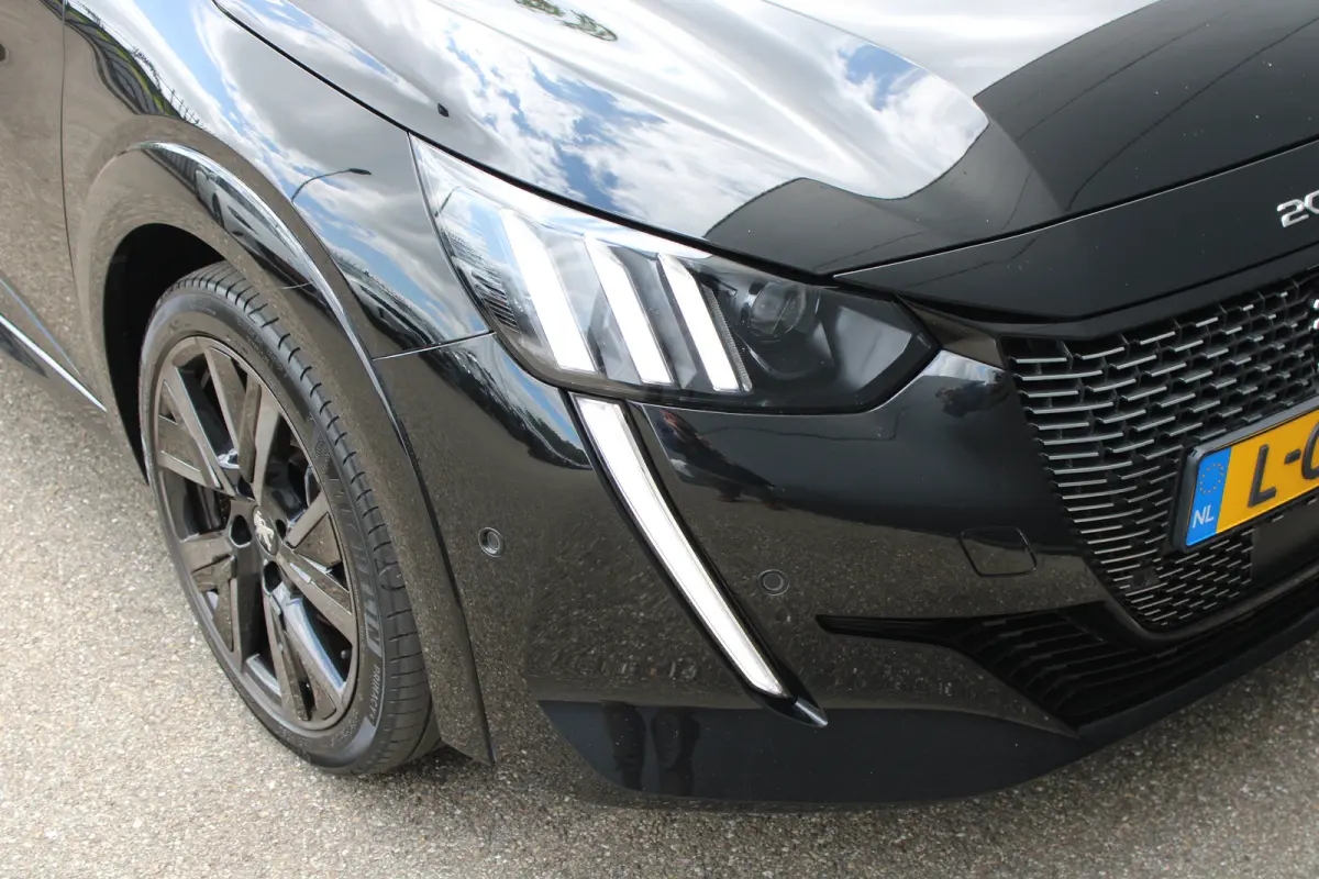 1.2 PureTech GT Pack | Navigatie | Camera | Panoramadak | Stoelverwarming | Black Pack | Alcantara | NL auto |