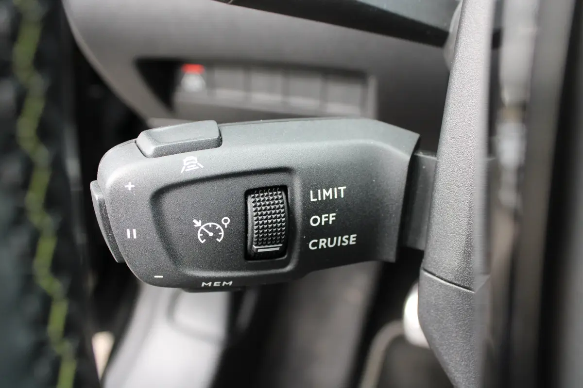 1.2 PureTech GT Pack | Navigatie | Camera | Panoramadak | Stoelverwarming | Black Pack | Alcantara | NL auto |