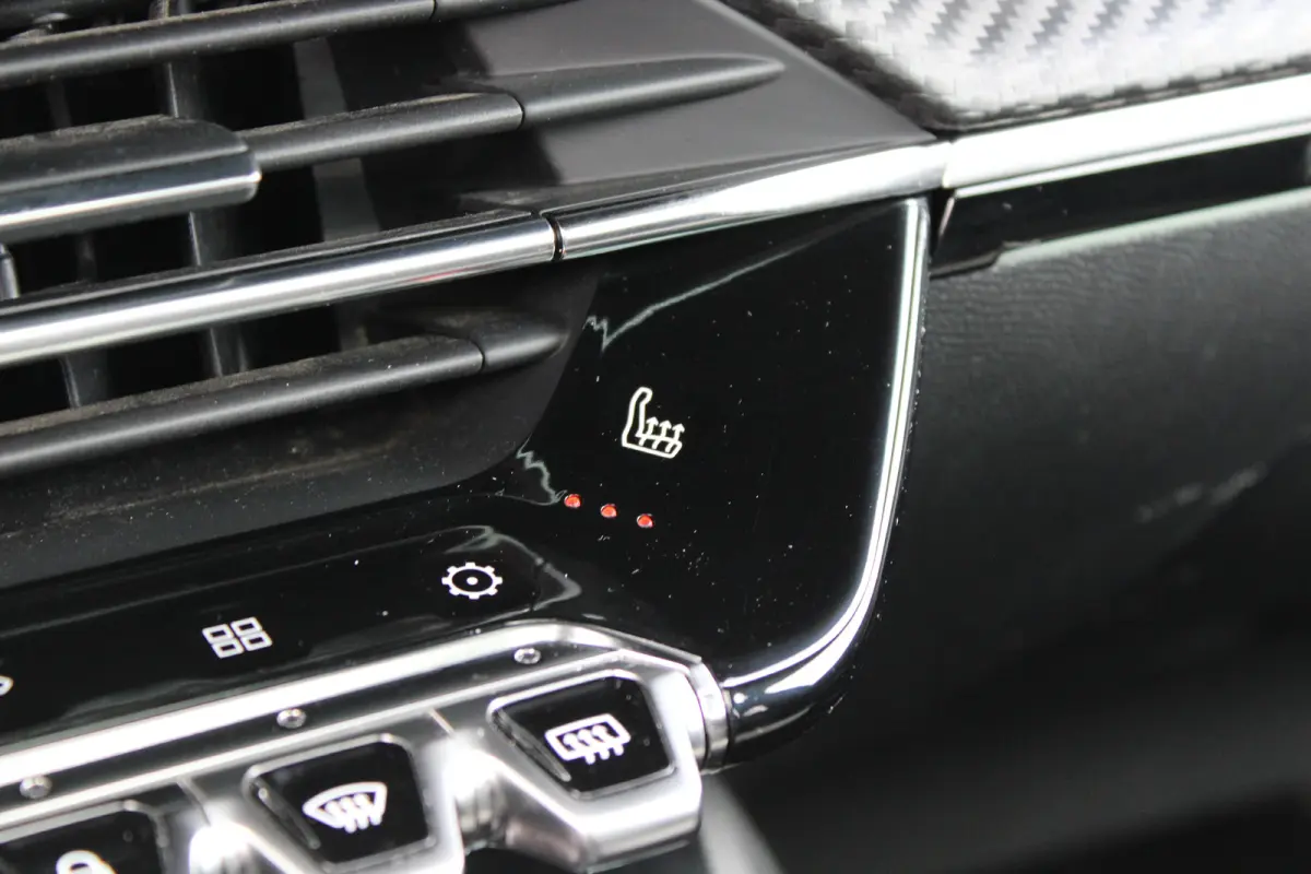1.2 PureTech GT Pack | Navigatie | Camera | Panoramadak | Stoelverwarming | Black Pack | Alcantara | NL auto |