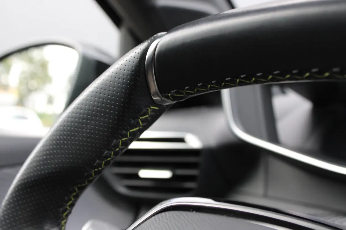 1.2 PureTech GT Pack | Navigatie | Camera | Panoramadak | Stoelverwarming | Black Pack | Alcantara | NL auto |