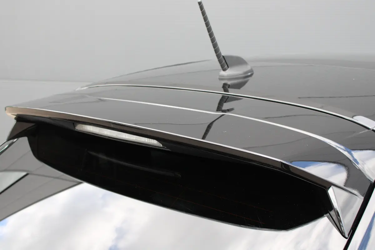 1.2 PureTech GT Pack | Navigatie | Camera | Panoramadak | Stoelverwarming | Black Pack | Alcantara | NL auto |