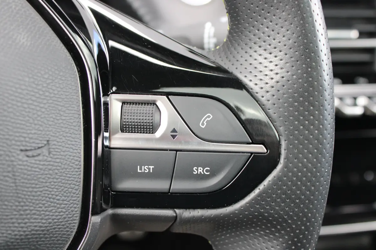 1.2 PureTech GT Pack | Navigatie | Camera | Panoramadak | Stoelverwarming | Black Pack | Alcantara | NL auto |