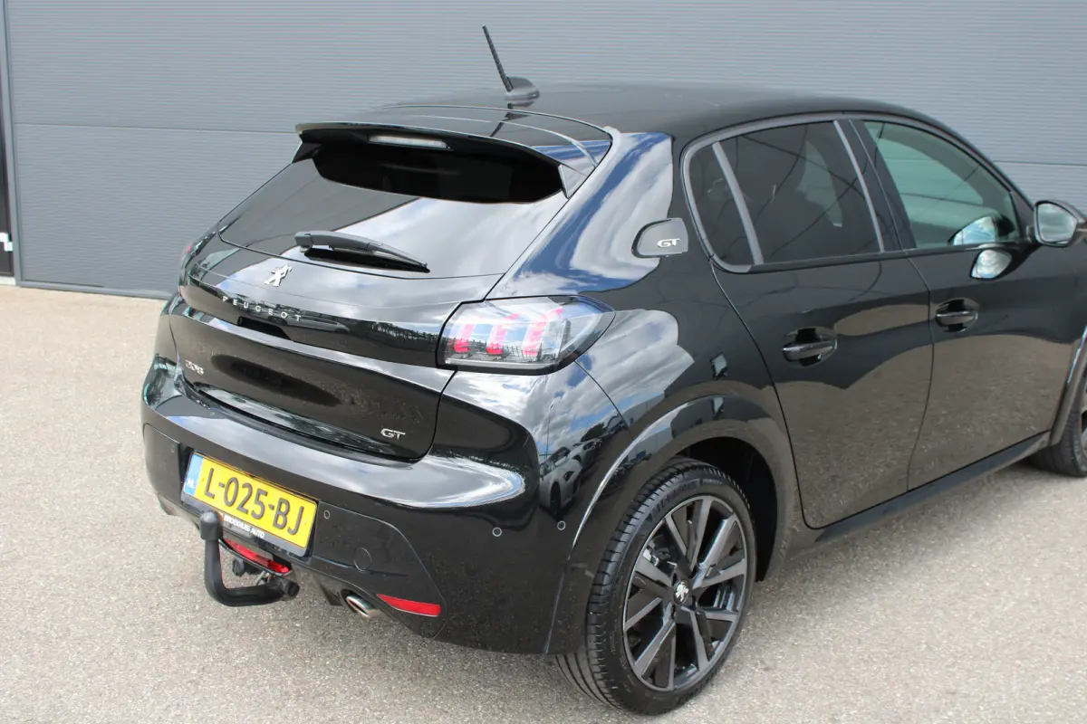 1.2 PureTech GT Pack | Navigatie | Camera | Panoramadak | Stoelverwarming | Black Pack | Alcantara | NL auto |