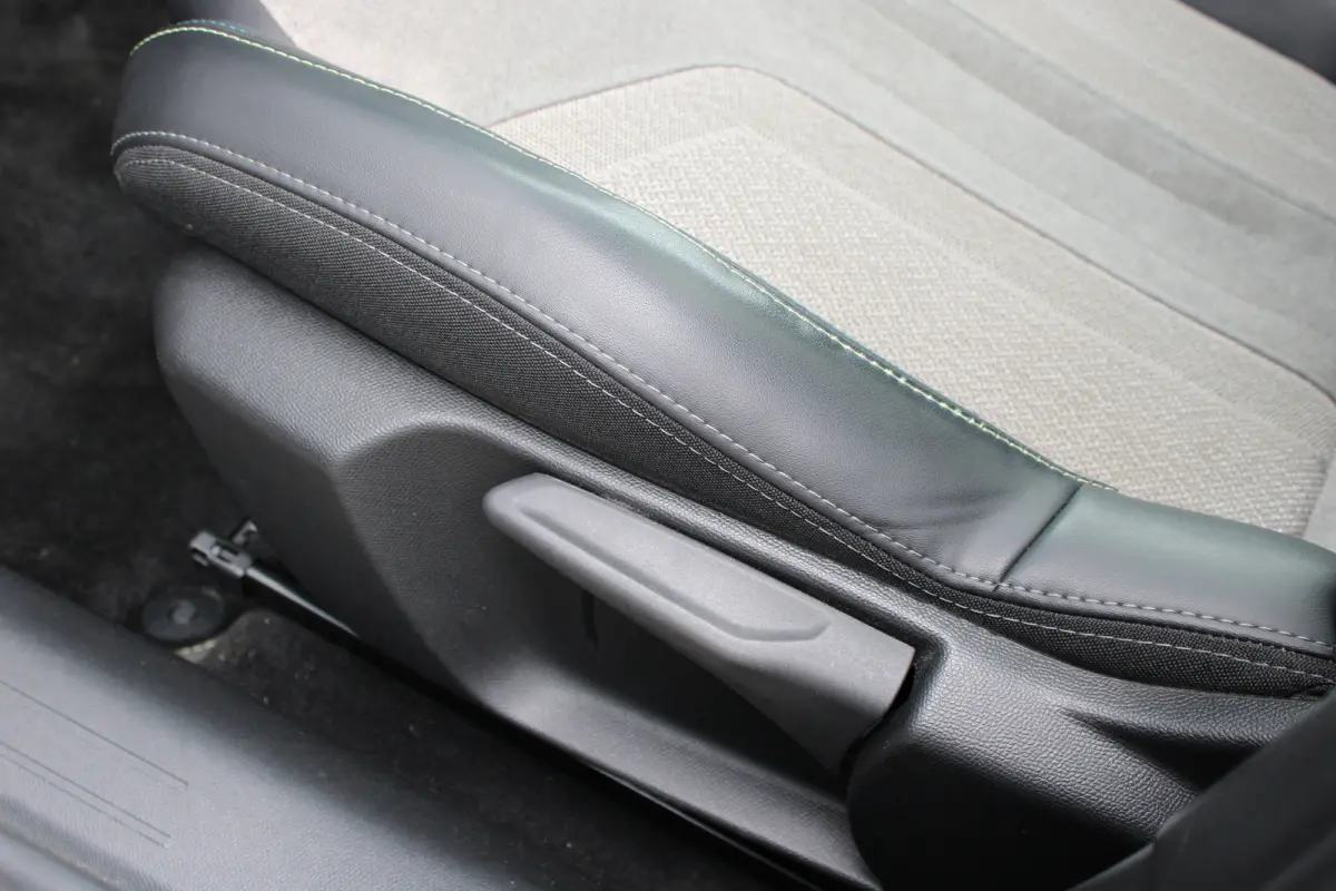 1.2 PureTech GT Pack | Navigatie | Camera | Panoramadak | Stoelverwarming | Black Pack | Alcantara | NL auto |