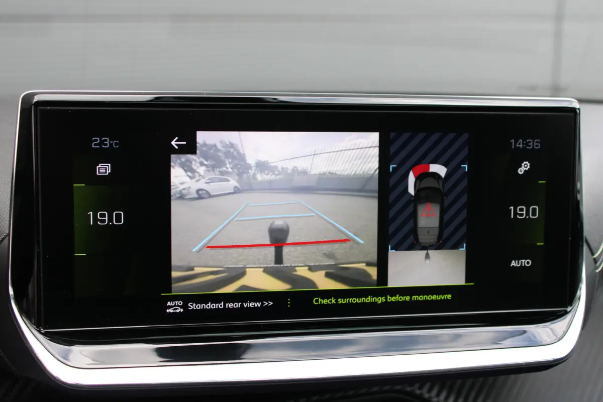 1.2 PureTech GT Pack | Navigatie | Camera | Panoramadak | Stoelverwarming | Black Pack | Alcantara | NL auto |