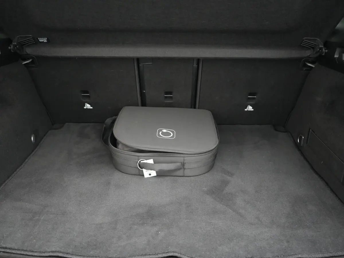 250 Progressive 67 kWh 190pk Dealer O.H. | SOH 95,9% | Panodak | Adaptive Cruise | Camera | Sfeerverlichting | Sportstoelen Verwarmd | BLIS | Widescreen Navi | Apple Carplay | DAB |