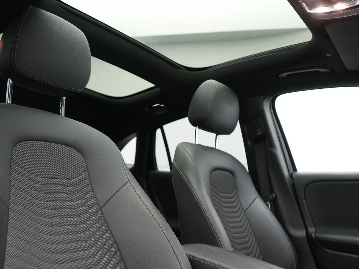 250 Progressive 67 kWh 190pk Dealer O.H. | SOH 95,9% | Panodak | Adaptive Cruise | Camera | Sfeerverlichting | Sportstoelen Verwarmd | BLIS | Widescreen Navi | Apple Carplay | DAB |