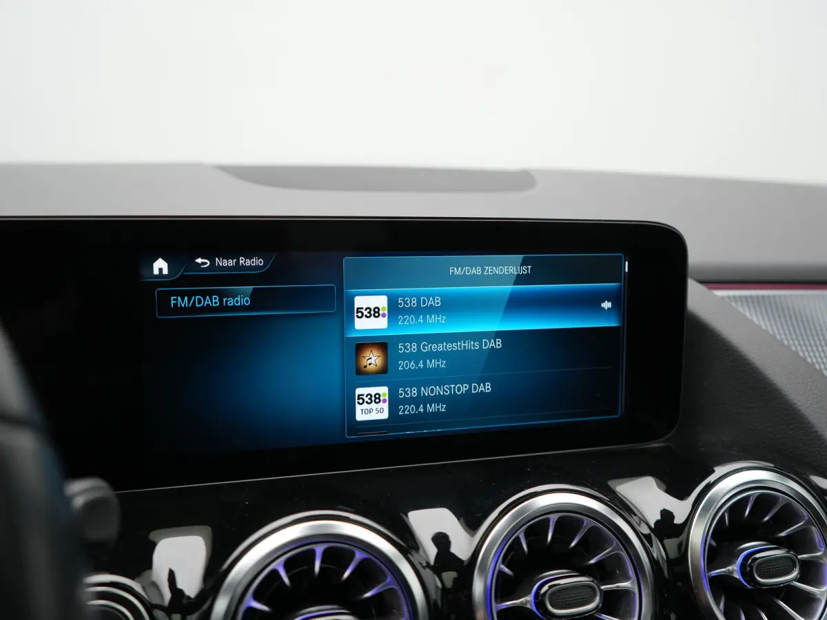 250 Progressive 67 kWh 190pk Dealer O.H. | SOH 95,9% | Panodak | Adaptive Cruise | Camera | Sfeerverlichting | Sportstoelen Verwarmd | BLIS | Widescreen Navi | Apple Carplay | DAB |